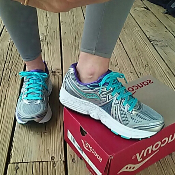 Saucony OMNI 13 running shoe NIB