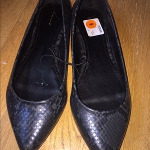 Express snake print, pointed toe flats sz 9
