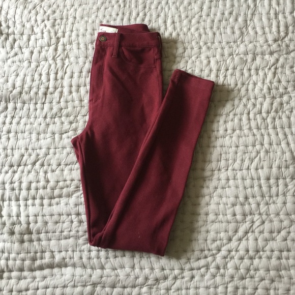 🎒HIGH WAISTED MAROON PANTS🎒