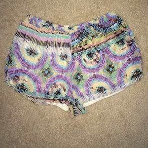 elastic waist band, flowy tie dye shorts