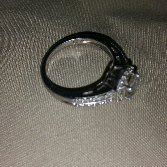 Cubic zirconium ring - Picture 3 of 4