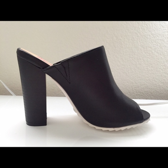 Black mules w/ white accent! - Picture 2 of 3