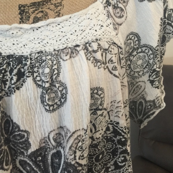 Cute Blouse - Picture 2 of 2