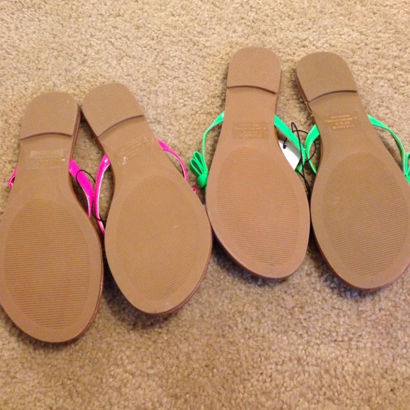 2 Pair Neon Flip Flops - Picture 4 of 4