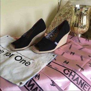 New😎Toms black espadrilles. Sz 8