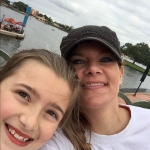 Meet your Posher, Cara