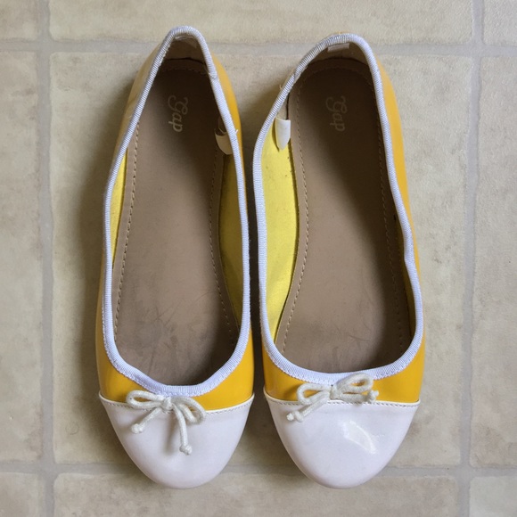 White and yellow flats