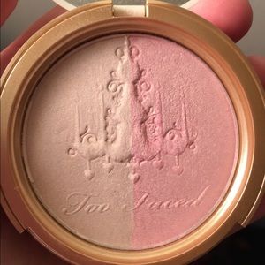 Too faced Rosy Glow Highlighter