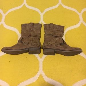 Light brown booties