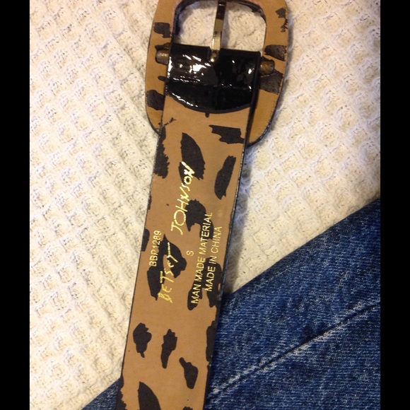 ✨ adorable Betsey Johnson belt.. Fun! - Picture 2 of 4
