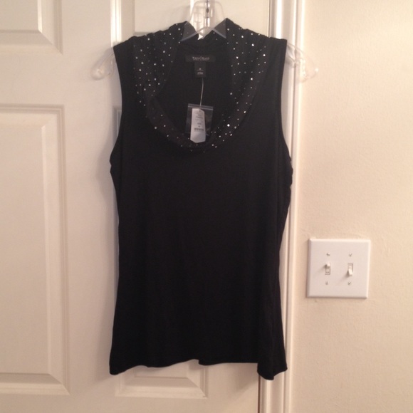 Black sleeveless shirt