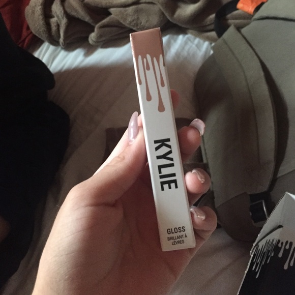 Kylie Jenner lip gloss so cute ❤️ - Picture 2 of 3
