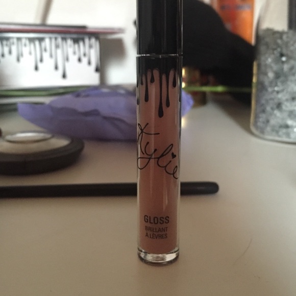 Kylie Jenner lip gloss so cute ❤️ - Picture 3 of 3