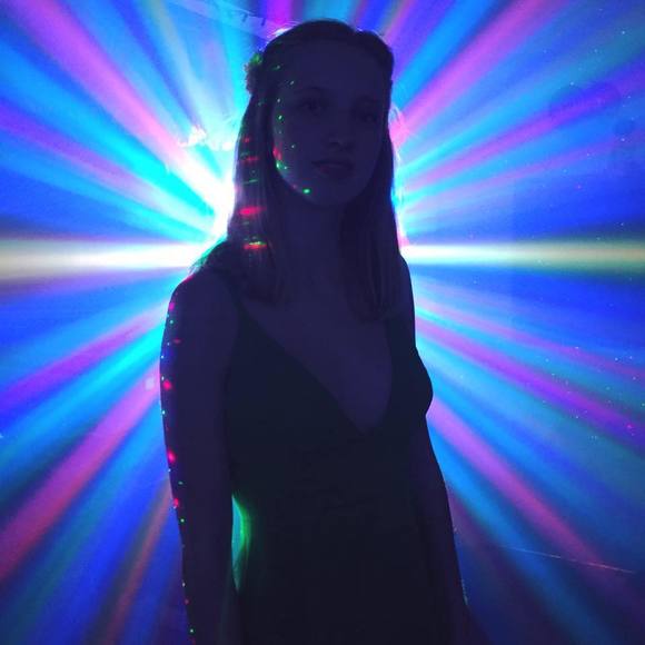 Meet your Posher, Cayla - Picture 2 of 6