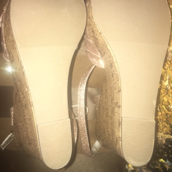 Goodwill if not sold today.Pale gold glitter wedge - Picture 3 of 3