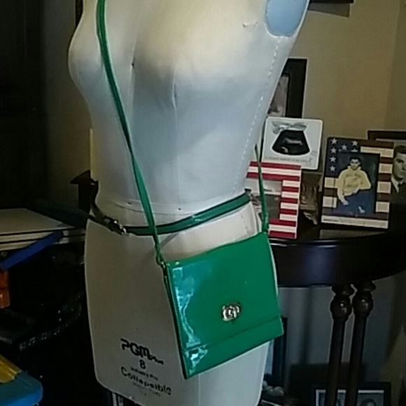 Green crossbody small bag with belt