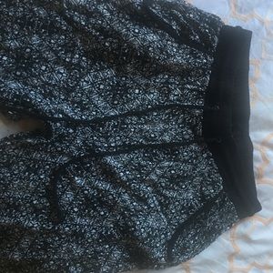 Black and white design joggers with pockets