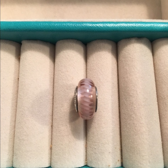 NEW CONDITION AUTHENTIC PANDORA CHARM
