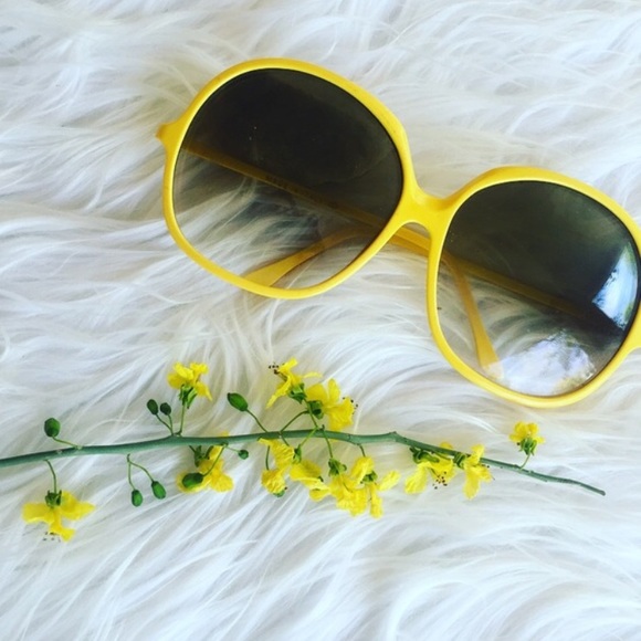 Vintage Accessories - • Vintage Oversized Round Sunglasses •