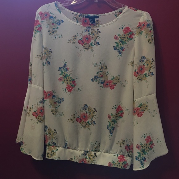 Forever 21 Tops - 🌸🌺flower print shirt🌺🌸