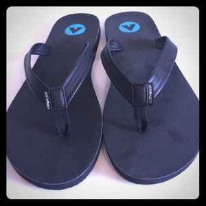 NWOT Airwalk sz 7 black flip flops