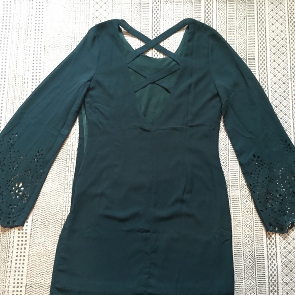 Ya Los Angeles Bell sleeve Dress - Picture 3 of 4