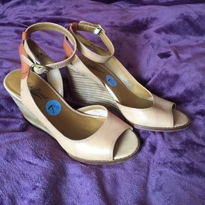 2nd PRICE DROP❗️Tan wooden wedges from Lucky Brand