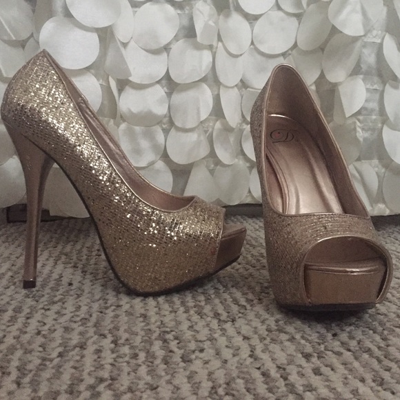 Gold Heels - Picture 1 of 3