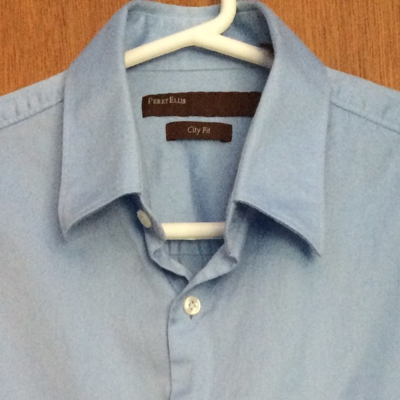 Men's City Fit Perry Ellis Dress Shirt - Picture 3 of 3