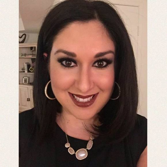 Meet your Posher, Jenn