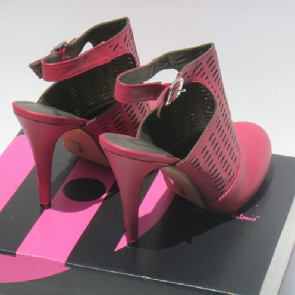 Michael Antonio Cranberry heels - Picture 4 of 4