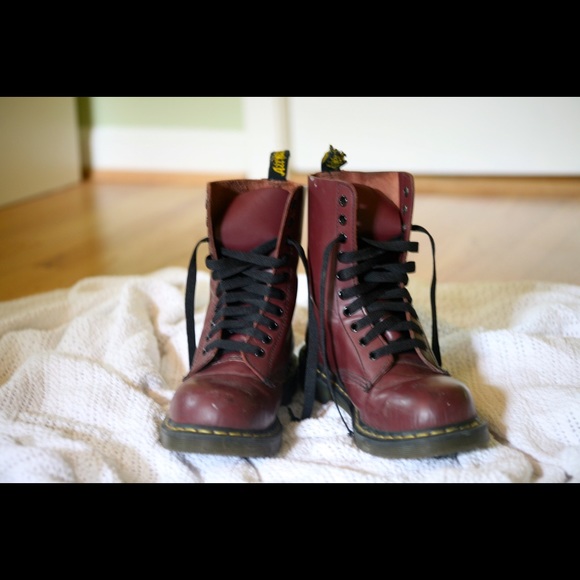 Cherry Lace-up Leather Dr. Martens