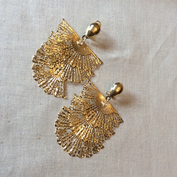Golden Fan Cut-out Tiered Earrings - Picture 2 of 4