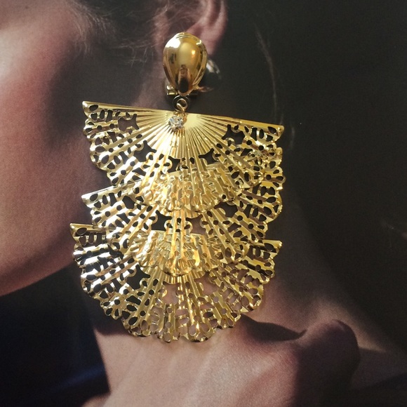 Golden Fan Cut-out Tiered Earrings - Picture 3 of 4