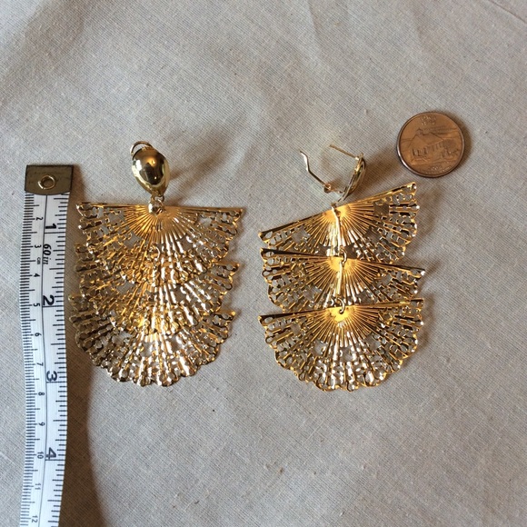 Golden Fan Cut-out Tiered Earrings - Picture 4 of 4