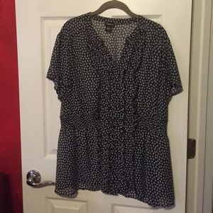 Torrid Size 1 Elastic Waist Top **no trades**