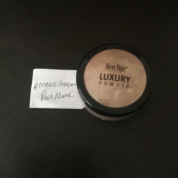 Ben Nye Beige Suede Luxury Powder