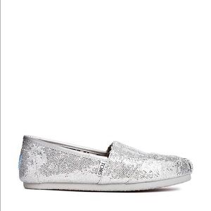 Toms Classic Canvas Slip-on in Silver Glitter