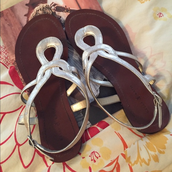 Metallic flat sandal