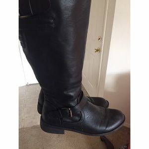 Nice Black Moto/Riding boots!