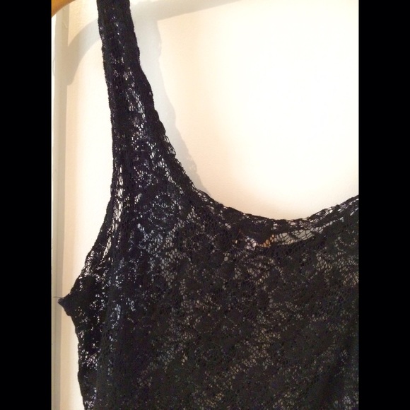 Sheer crochet lace crop-top. - Picture 2 of 2
