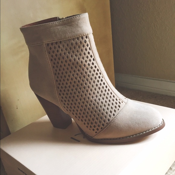 🍒6.5 LAST ONE🍒Brand New booties! - Picture 2 of 3