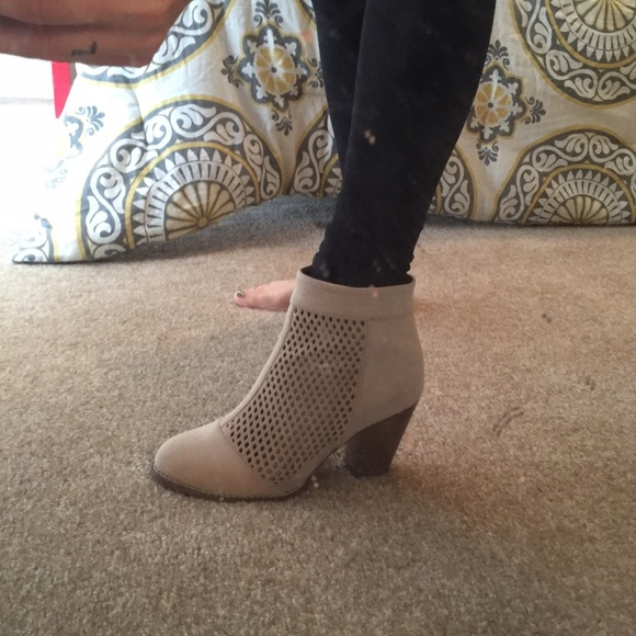 🍒6.5 LAST ONE🍒Brand New booties! - Picture 3 of 3