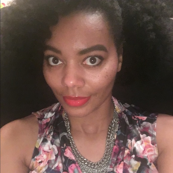 Meet your Posher, Danielle - Picture 2 of 3