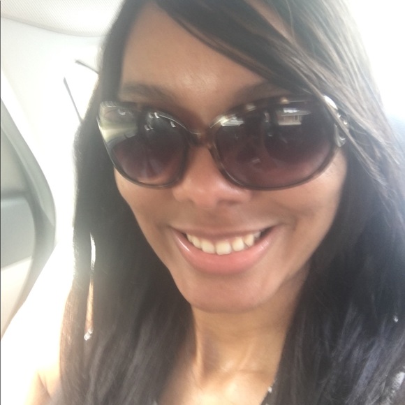 Meet your Posher, Danielle - Picture 3 of 3