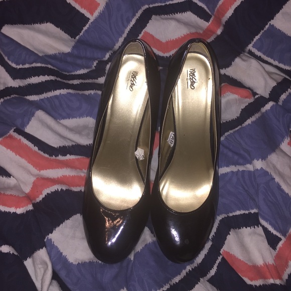 Black Round Toe Heels