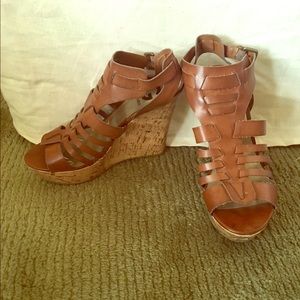 Guess light brown wedges!