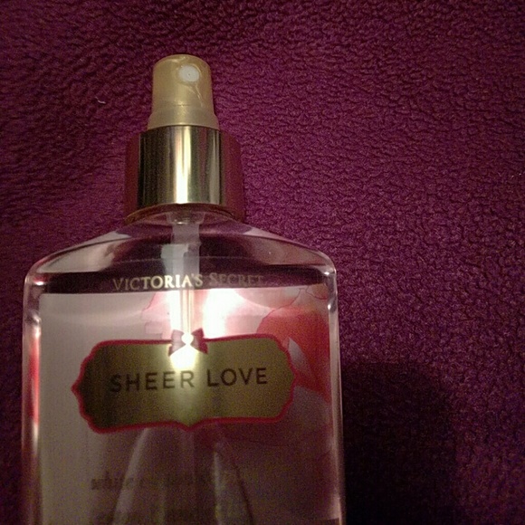VS sheer love body spray
