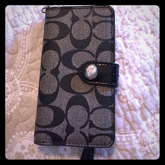 Coach Wallet- holds 6 Credit Cards and Change