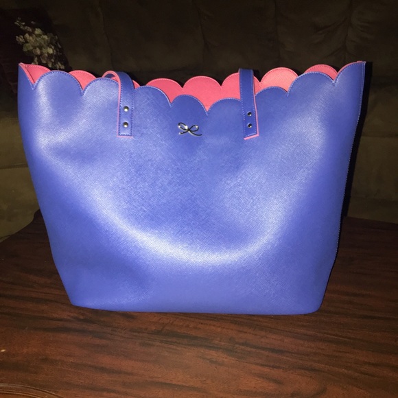 🔴MARKED DOWN🔴NWT bath and body bag.